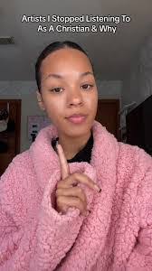 Ria Wilkinson's Instagram, Twitter & Facebook