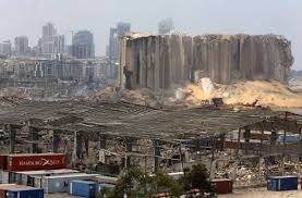 A man slept outside destroyed apartments in the. Nach Explosion In Beirut Hafen Direktor Und Zoll Chef Festgenommen Panorama Stuttgarter Zeitung