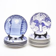 Lindberg var som ung musikaliskt begåvad, men efter att den vänstra tummen skadats allvarligt i en kapsågsolycka blev det alltmer inom. Lot Art Jultallrikar 15 St Gustavsberg Stig Lindberg Sven Jonson