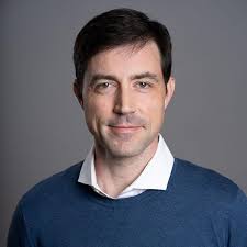 Mastering the Pitch: How to Effectively Pitch Your Ideas to Hollywood