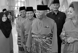 Istiadat berandam surai paduka cicinda of dymm sultan pahang. Astro Radio News A Twitteren Terkini Kerajaan Pahang Mengumumkan Esok Cuti Umum Di Negeri Itu Dan Tempoh Berkabung Akan Berlangsung Selama 40 Hari Bagi Menghormati Kemangkatan Kdymm Paduka Ayahanda Sultan Ahmad Shah