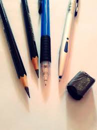 Bekerja seharian pastinya pernah ditemani dengan makanan snack di dalam kaleng, seperti kaleng keripik, kaleng permen, dan sebagainya. 93 Animasi Pensil Dan Penghapus Lengkap Cikimm Com