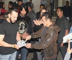 Happy Birthday Salman Khan Bhaijaan Turns 54 Celebrates With Family And Friends Watch Over the years, the reality show bigg boss has not only gained immense popularity amongst the audience but has given that the show is hosted by salman khan — the man who has launched tens of actors — it offers a chance to the contestants to catch his eye. happy birthday salman khan bhaijaan