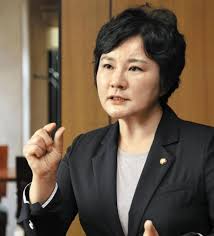 조 최고위원은 사회부·정치부 신문기자를 거쳐 방송 프로그램도 진행한 경력이 있는 언론인 출신으로 미래한국당. ì¡°ìˆ˜ì§„ ì˜ì› í˜¸ë‚¨ ì¶œì‹  í¬ê²Œ í‚¤ì›Œ êµ­ë¯¼í†µí•© ì´ë¤„ë‚´ì•¼ ì „ì£¼ì¼ë³´
