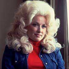 Dolly parton had her toes sewn back on by her mother when she was a child. 20 Photos Of Young Dolly Parton Pictures Through The Years