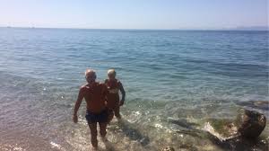 Παιδικά πέδιλαώρα για καλοκαιρινή ανανέωση. Alimos Kolympane Sta Molysmena Nera Para Thn Apagoreysh