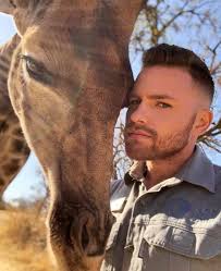 Wildlife expert Shandor Larenty is joining the Scenic Drive this afternoon!  🦁 READ MORE ABOUT SHANDOR: https://bit.ly/2lKHnov Instagram/ Shandor  Larenty