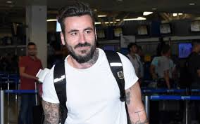 Ο γιώργος μαυρίδης νοσηλεύεται στο νοσοκομείο παπαγεωργίου, με κορωνοϊό. Giwrgos Mayridhs Giati Toy Perasan Xeiropedes Sto Me3iko Diplh Syllhpsh Xontro Mple3imo Gossip Life