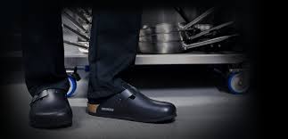 Comfortable and protective, an integrated metal toe plate keeps your feet safe on site. Arheologie Inchis Mobil Kitchen Shoes Rajpalacehotelmorena Com