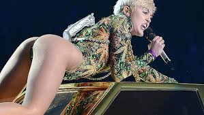 Ungeschminkt zeigt sich heidi klum öfter mal, aber so haben wir sie noch nie gesehen! Pop Gore Intim Miley Cyrus Schame Mich Nicht Fur Meinen Korper Krone At
