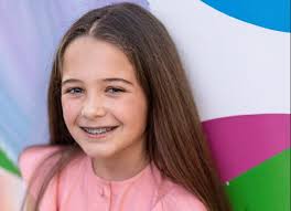 Sasha Olsen's Instagram, Twitter & Facebook