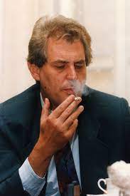 Miloš zeman byl předsedou čssd a premiérem menšinové vlády v letech 1998 až 2002. Robt Leopard Milos Zeman Mlady Czech President Milos Zeman Funny Drunk Pus Ywalk Youtube E Milos Zeman Il Nuovo Milos Zeman Reelegido Presidente De Republica Checa