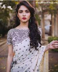Top 15 Hairstyles For Sarees Pictures For All Types Of Face Saree Hairstyles Hair Style On Saree Indian Hairstyles