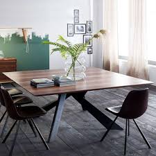 table design carree en bois massif avec pieds en metal finition industrielle salle a manger table carree table a manger bois et metal tables a manger carrees