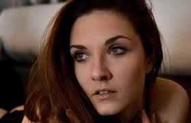 Shooting sur le thème du Petit Chaperon rouge pour Halloween avec Elisa.  Toujours au top la Miss... 😄