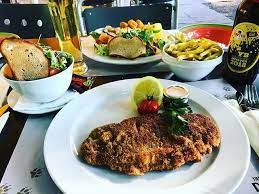 schnitzel pommesfrites hoppyb pfutze gurkenbier dahlholzli restaurant bern switzerland