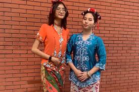 Bukan Merah, Masyarakat Peranakan Pakai Baju Warna Lain Saat Cap Go Meh