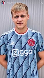 Donny van de beek heeft een persoonlijk akkoord met manchester united om binnenkort een contract voor 5 seizoenen te tekenen. ð€ð…ð‚ ð€ð‰ð€ð— On Twitter Donny Van De Beek Presenting The New Ajax 2020 21 Away Kit On His Instagram