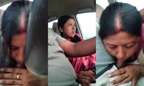 Uncut MMS XXX porn video of a Desi Bhabhi sucking dick