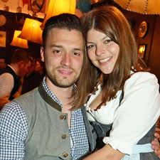 Julia Tewaag 29 Heiratete Am Samstag Traumhochzeit Fur Glas Tochter Stars
