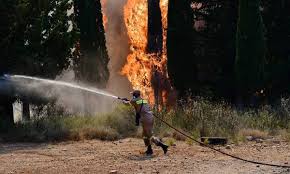 Υπό έλεγχο έχει τεθεί η μεγάλη φωτιά που ξέσπασε το μεσημέρι στην πάτρα και απειλούνταν οι περιοχές του σουλίου της ελεκίστρας και του . 27xn4efwsdth M