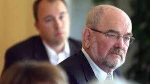 Nya ledningen i splittrat folkparti