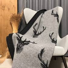 Mit dieser flauschigen decke zum wenden werden gemütliche stunden zu einem kuscheligen vergnügen. Decken Alpenlandischer Landhausstil Gaidra