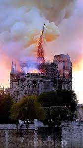 La reconstruction, souhaitée en cinq ans par emmanuel macron, a. Incendie De Notre Dame Vacation France Paris France Tour Eiffel