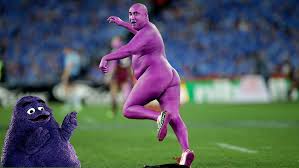 A streaker ran onto the field during the state of origin decider at suncorp stadium on wednesday night, just weeks after it happened at the gabba in the afl grand final. Image 578281 2013 State Of Origin Streaker Know Your Meme