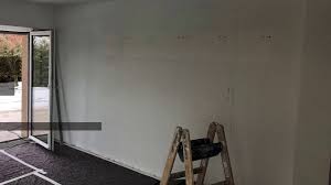 Die hochglanz optik ist bei modernen wohnwände sehr beliebt. Wohnwand Modern Mit Stein Und Led Youtube