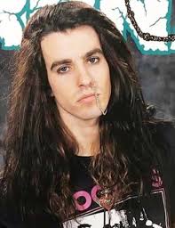 He always stood back behind Sebastian Bach. But Rachel Bolan was a hottie,  too.😊