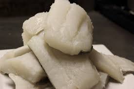 Questa ricetta del baccalà gratinato ha come protagonista naturalmente il baccalà, perché nutro in segreto, dentro di me, la da noi a napoli il baccalà, chiamato mussillo, si acquista dai baccalaiuoli già bagnato e pronto per la cottura, mentre lo stoccafisso. Come Dissalare Ed Ammollare Correttamente Il Baccala