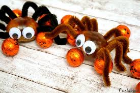 Bastelidee Halloween Kastanienspinne Und Fledermaus Cuchikind Herbstdeko Mit Kindern Basteln Halloween Basteln Kleinkinder Spinne Basteln