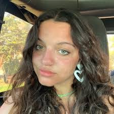 Jasmine Eastman's Instagram, Twitter & Facebook