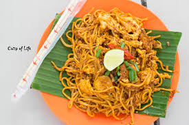 Istilah mie digunakan oleh orang arab, tionghoa, dan italia, merujuk pada adonan kering yang harus direbus dengan air mendidih. Mee Goreng Jalil Sungai Ara Penang Crisp Of Life