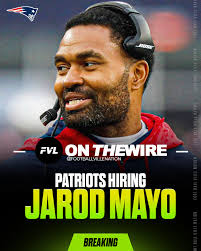 In a Kansas City Chiefs game against the Miami Dolphins, Patrick Mahomes'  helmet, made by VICIS, partially cracked in extremely cold conditions. 🥶🏈  Despite this, the helmet still performed its protective function.