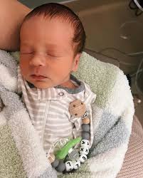 Axell Hugh Greene💚 March. 04,2025 9:32 am 5lb 8oz 19 inch •My due date was  March 24 , the Greene bean made his arrival a little early. At my 37 week  check