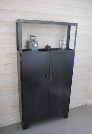 Magnifique buffet rivetée, il est composée de 2 grandes portes en tôle. Placard En Acier Style Industriel Sur Mesure Fabrique Dans Notre Atelier