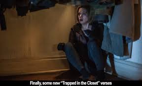 Hoping to walk away with a massive fortune, a trio of thieves break into the house of a blind. Film Freak Central Don T Breathe 2016