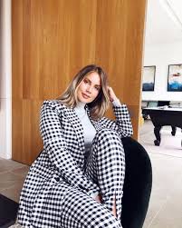 ▸ maja nilsson lindelöf blev vittne när victor stoppade väsktjuven i västerås. Maja Nilsson Lindelof On Instagram This Fall I M Wearing Suits And Brown Knitted Sweaters More On M Brown Knit Sweater Knitted Sweaters Dresses With Sleeves
