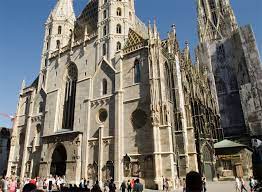 Wer heute den wiener stephansdom besucht, kann sich kaum vorstellen, dass auch diese gotische kathedrale schwerste verwüstungen erlitt, die denen in. Erzdiozese Wien Schonborn Gratuliert Rumanischem Patriarchen Zum 70 Geburtstag