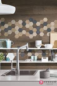 mozaiektegels in hexagon vorm natuurlijk zou je deze zeshoekige tegels ook kunnen zetten in je badkamer douche o zeshoekige tegels mozaiektegels tegels