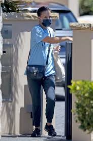 Natalie portman embroidered her dior cape with all of the female directors who weren't nominated for #oscars. Natalie Portman Out In Sydney S Eastern Suburbs 02 11 2021 Celebmafia