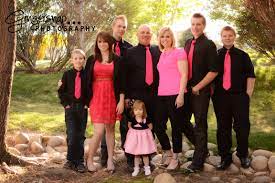 To keep the look summery and light, think short sleeves or summer dresses for the girls and shorts or rolled up pants for the guys. The C Family In Black And Pink Boise Family Photographer Gingersnap Photography
