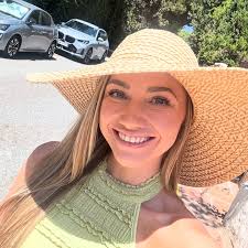 Hola! I'm looking for recommendations of trustworthy/recommended dog  sitters/daycare, anywhere along the coast. Thanks 😊