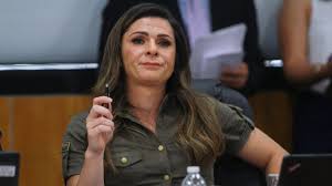 20 years later, he has to go back to his home country as the new heir of his family's cartel. Ana Guevara Una Carrera De Desencuentros Obstaculos Y Acusaciones En El Deporte