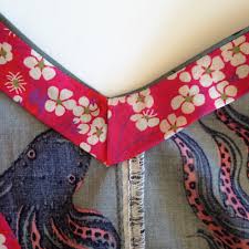 Whether you are using your favorite basic t shirt pattern or refashioning a crew neck tee, follow these easy steps to make your own v neck tee shirt! 100 Acts Of Sewing V Neck