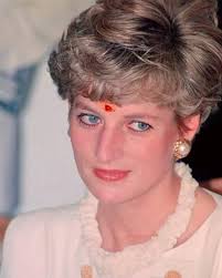 Princesa Diana visita Lallapet High School en Hyderabad, India I 14 de  febrero 1992