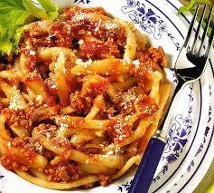 Mettete sul fondo un paio di cucchiaiate di ragù, aggiungete metà della pasta condita e allargatela fino a coprire il. Mparrettati Calabresi Al Sugo Di Carne E Funghi Le Ricette Di Maria Grazia