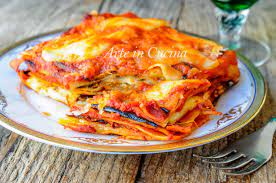 Le lasagne alla parmigiana sono la combinazione di due piatti tradizionali amati da tutti. Lasagne Alla Parmigiana Di Melanzane Primo Facile